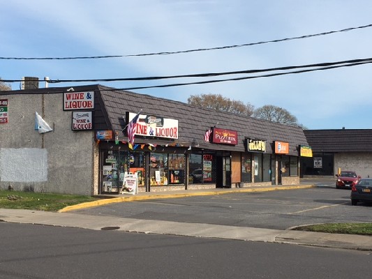 697   715 ROUTE 112  PATCHOGUETwo stores available 1050 SF   1 500 mo1190 SF   1 750 moCall owner  516 223 6200or email  denis upcli comFor More Details  View this Listing at UPCLI com  